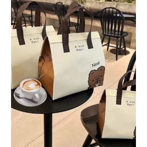 비비드하우스 보냉백에 마트 장본 식료품 담은 사진