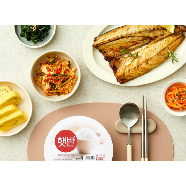 햇반 백미밥 한 팩 비닐 제거 후 모습