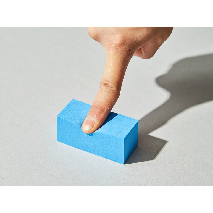 차량용 도어가드 문 부착 장면 이미지